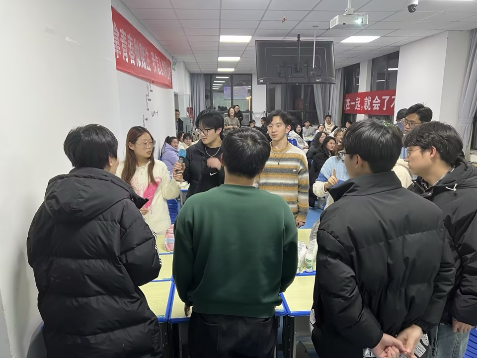 优研课堂讨论与人工带练场景